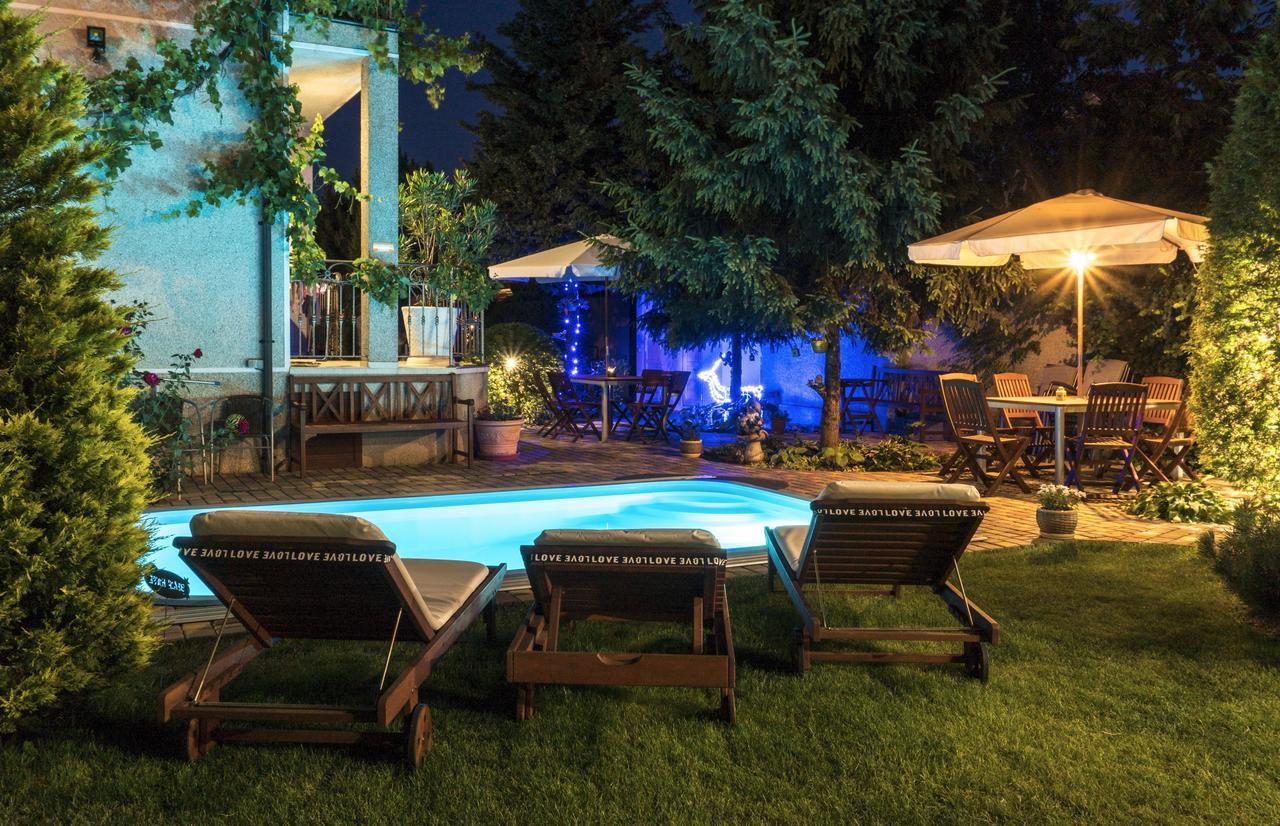 Guest House Butterfly Wing Odessa Dış mekan fotoğraf