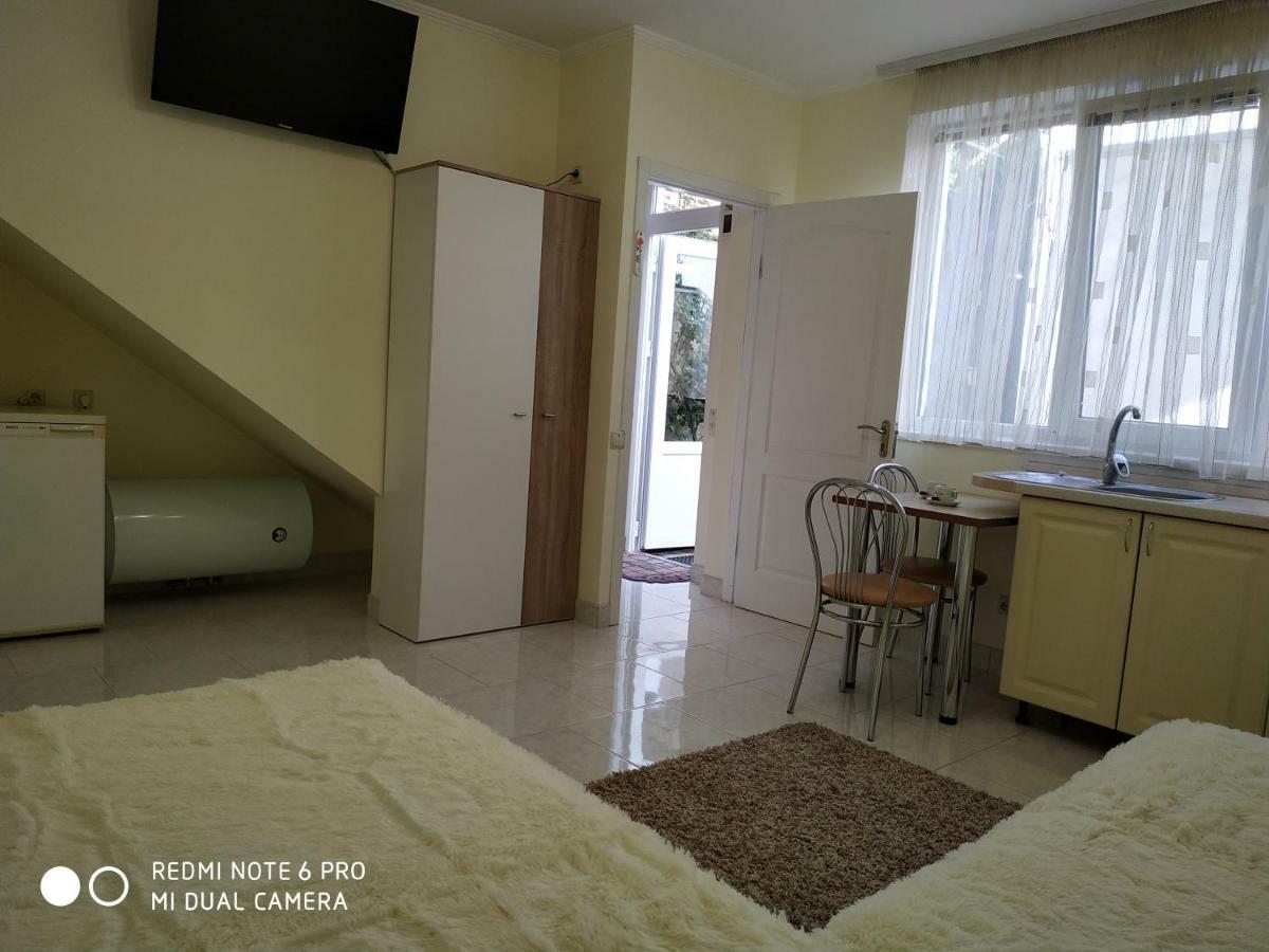 Guest House Butterfly Wing Odessa Dış mekan fotoğraf